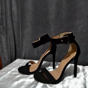 Elegant Collection Black 5inch heels size 8